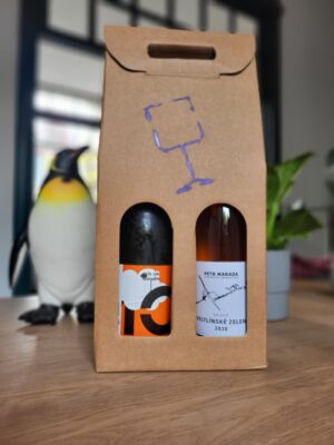 Foto van 2 flessen natuurwijn (oranje) in een geschnkverpakking