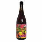 Een fles "Through The Grapevines" serie van Hoppug met Carbernet Sauvignon druiven