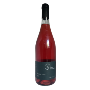 Foto van een fles "andré rosé" van wijnmaker tomas rezny