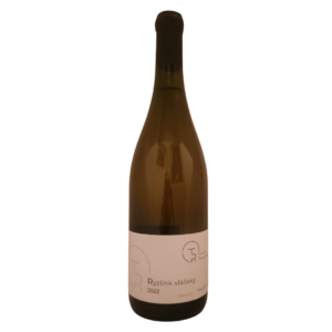 Een fles witte wijn van Tomas Rezny met de Welschriesling druif van het jaar 2022